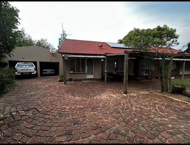 4 BEDROOM HOUSE FOR SALE IN VORNA VALLEY